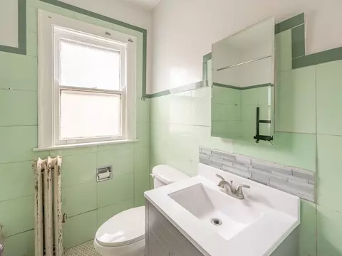 Bath - 1745 E 85th St, Chicago, IL 60617 photo 1 of 1
