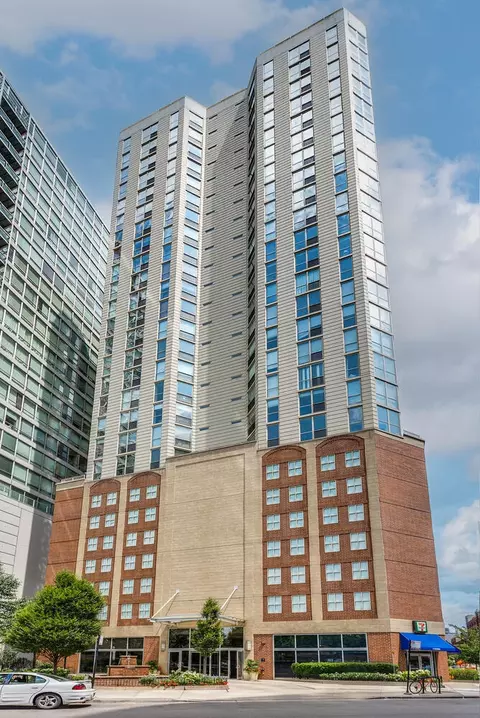 645 N Kingsbury St #1906, Chicago, IL 60610