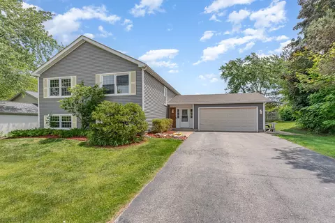 792 Ravenswood Ct, Lake Zurich, IL 60047