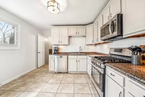 507 Birch Dr, Wheaton, IL 60187 photo 9