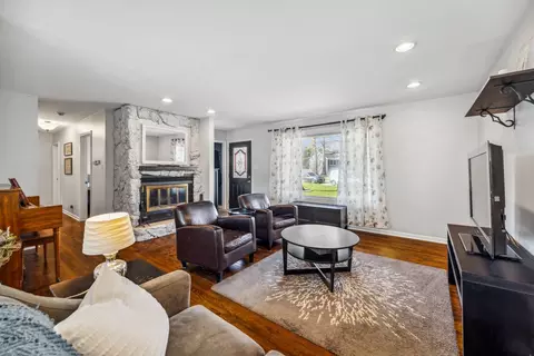 507 Birch Dr, Wheaton, IL 60187 photo 4
