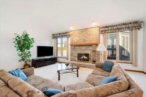 1144 W Trinity Dr, Addison, IL 60101 photo 4