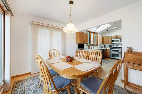 1144 W Trinity Dr, Addison, IL 60101 photo 8