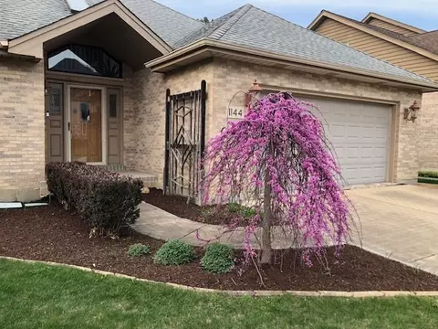 1144 W Trinity Dr, Addison, IL 60101 photo 2