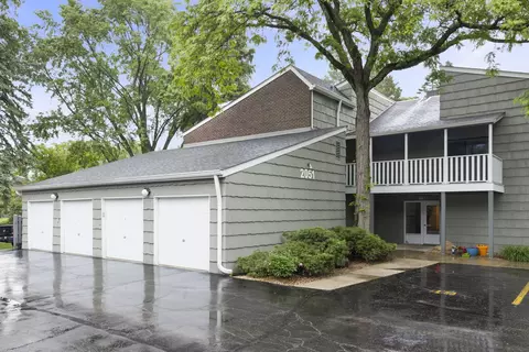 2051 Creekside Dr #2-2, Wheaton, IL 60189