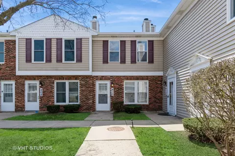 410 Kensington Ct #410, Naperville, IL 60563