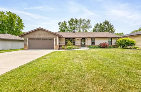 5805 Vineyard Ln, Rockford, IL 61114