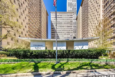 3950 N Lake Shore Dr #2222, Chicago, IL 60613
