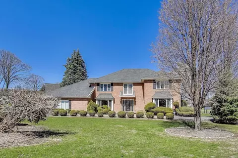 11 Camelot Dr, Oak Brook, IL 60523
