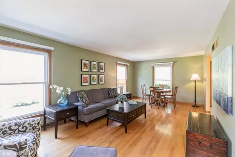 Living - 1014 Douglas Ave, Flossmoor, IL 60422 photo 1 of 3