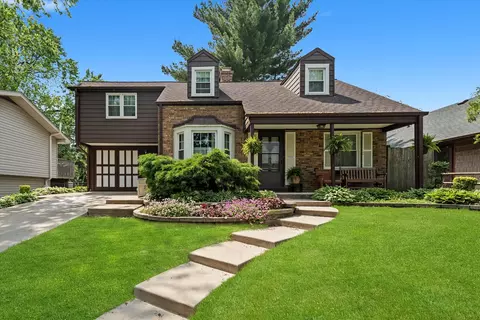 4216 Elm St, Downers Grove, IL 60515
