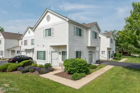122 Creston Cir #122, Aurora, IL 60504