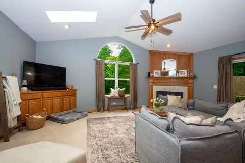 Living - 6809 Normandy Dr, Spring Grove, IL 60081 photo 3 of 5