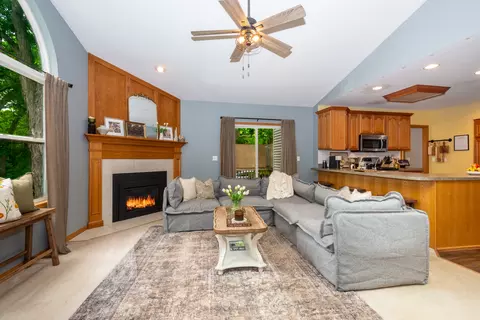 Living - 6809 Normandy Dr, Spring Grove, IL 60081 photo 4 of 5