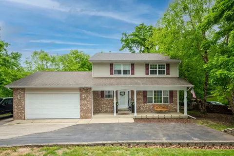 6809 Normandy Dr, Spring Grove, IL 60081