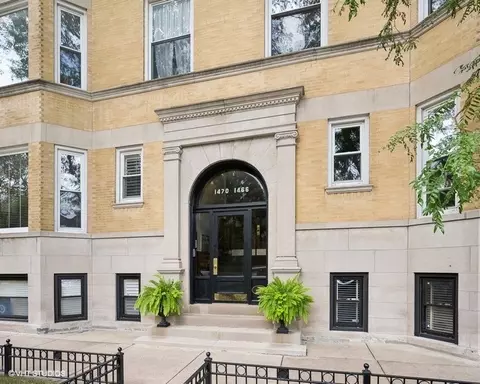 1466 W Warner Ave #2W, Chicago, IL 60613