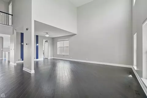 Living - 465 Blue Heron Cir, Bartlett, IL 60103 photo 3 of 11
