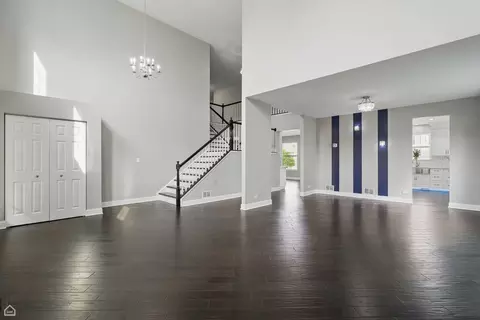 Living - 465 Blue Heron Cir, Bartlett, IL 60103 photo 2 of 11