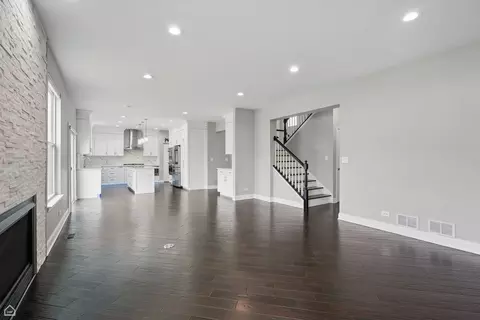 Living - 465 Blue Heron Cir, Bartlett, IL 60103 photo 8 of 11