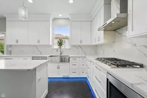 Kitchen - 465 Blue Heron Cir, Bartlett, IL 60103 photo 3 of 5