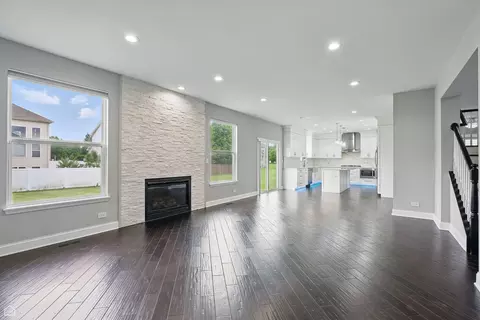 Living - 465 Blue Heron Cir, Bartlett, IL 60103 photo 7 of 11