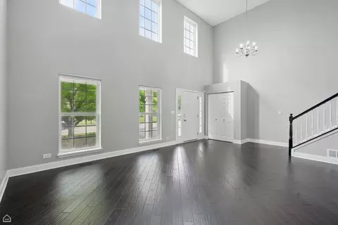Living - 465 Blue Heron Cir, Bartlett, IL 60103 photo 1 of 11
