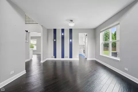 Living - 465 Blue Heron Cir, Bartlett, IL 60103 photo 4 of 11