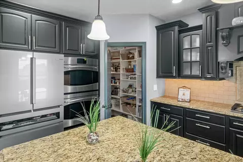 Kitchen - 4 Emerald Crest Ct, Bloomington, IL 61705 photo 4 of 5