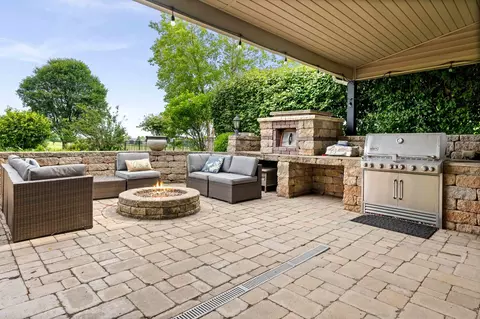 Exterior - 4 Emerald Crest Ct, Bloomington, IL 61705 photo 5 of 16