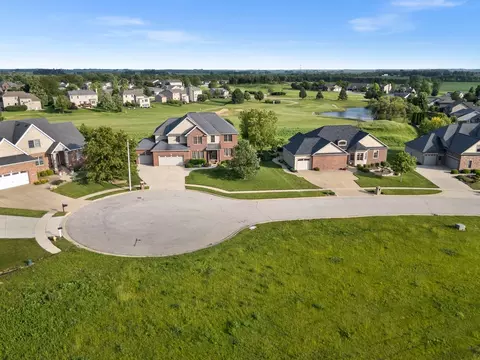 View/Area - 4 Emerald Crest Ct, Bloomington, IL 61705 photo 2 of 8