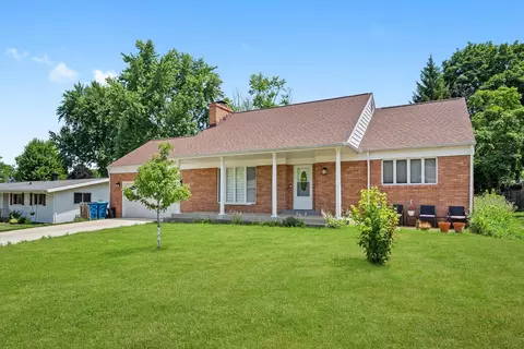 990 Knottingham Dr, Ottawa, IL 61350