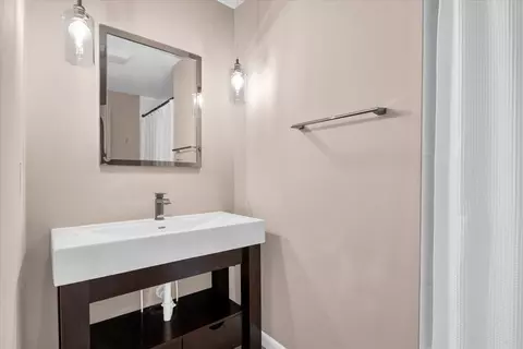 Bath - 70 Greencroft Dr, Champaign, IL 61821 photo 3 of 3
