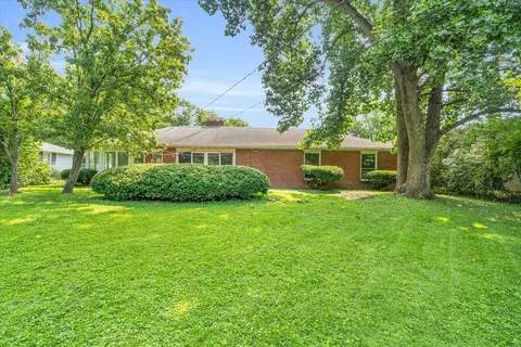 Exterior - 70 Greencroft Dr, Champaign, IL 61821 photo 9 of 12