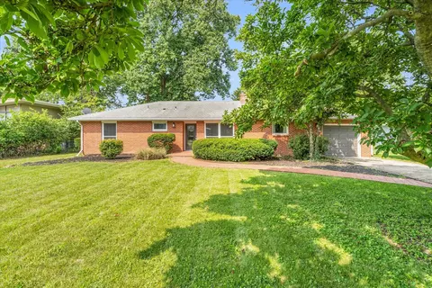 70 Greencroft Dr, Champaign, IL 61821