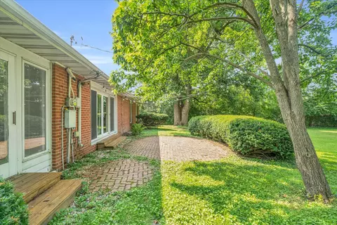 Exterior - 70 Greencroft Dr, Champaign, IL 61821 photo 6 of 12