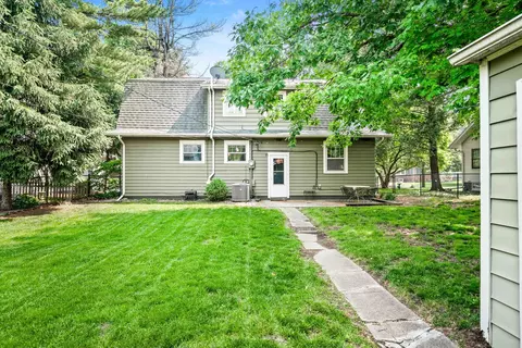 Exterior - 1414 E Olive St, Bloomington, IL 61701 photo 3 of 5