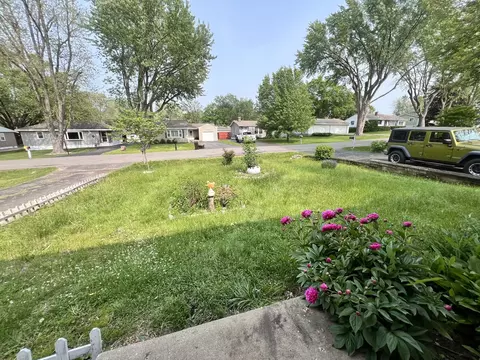 Exterior - 1707 Highview Ave, Mchenry, IL 60050 photo 2 of 5