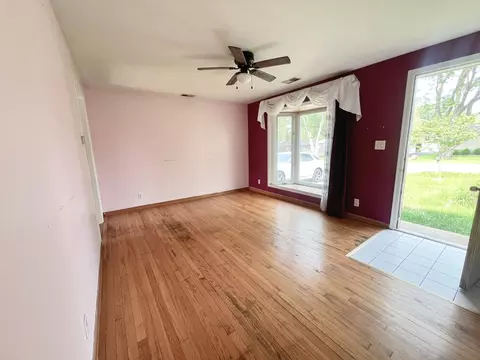 Living - 1707 Highview Ave, Mchenry, IL 60050 photo 2 of 2