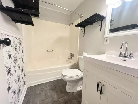 Bath - 1707 Highview Ave, Mchenry, IL 60050 photo 1 of 1