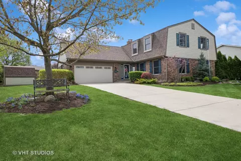 643 Summit Dr, Schaumburg, IL 60193