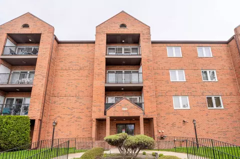 6550 W Gunnison St #303, Harwood Heights, IL 60706