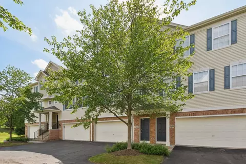 1911 Indian Hill Ln, Aurora, IL 60503