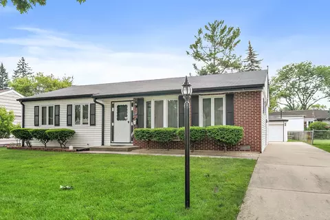 1097 Valley Stream Dr, Wheeling, IL 60090