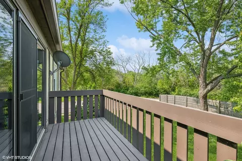 Exterior - 2980 Northampton Dr #A2, Rolling Meadows, IL 60008 photo 2 of 3