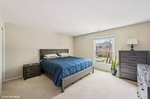 Bedroom - 2980 Northampton Dr #A2, Rolling Meadows, IL 60008 photo 1 of 4