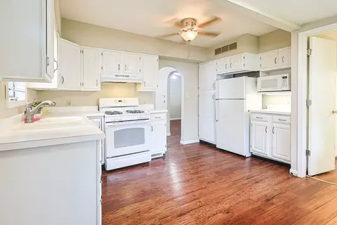 Kitchen - 359 Elm St, Elgin, IL 60123 photo 1 of 2