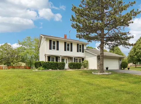 104 S Walnut Ln, Schaumburg, IL 60193