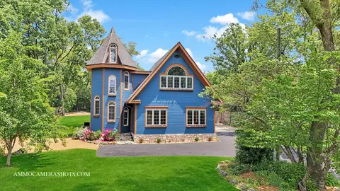 1616 Riverside Ave, Saint Charles, IL 60174