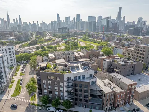 613 N Ogden Ave #4W, Chicago, IL 60642