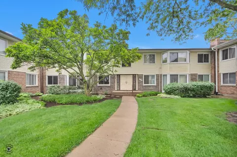 3030 Roberts Dr #4, Woodridge, IL 60517